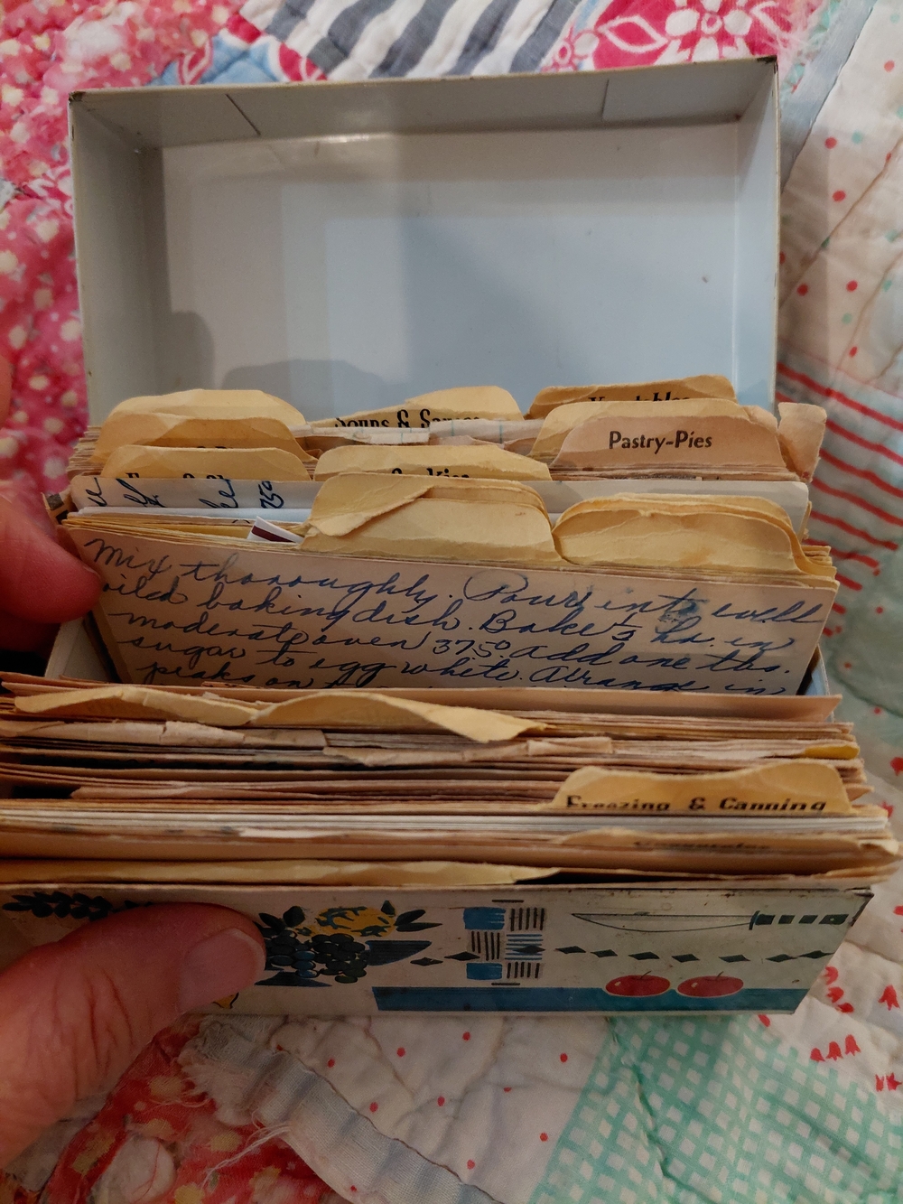 Vintage Recipe Card Box With Recipes - Picture 2 of 4